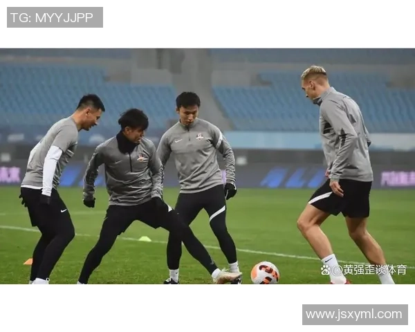 杭州足球队实力引发热议球迷对球队表现的看法与争论 杭州足球队实力引发热议球迷对球队表现的看法与争论