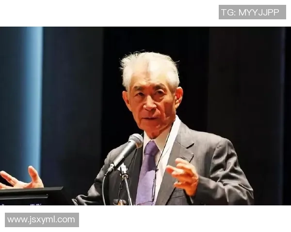 足球场上的传奇之路他是如何从平凡少年成长为足球明星的故事