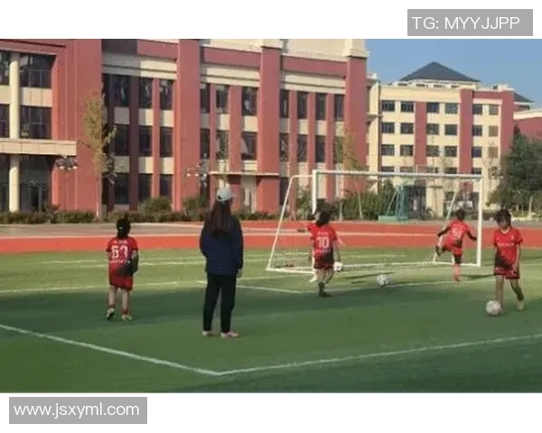 足球明星走进课堂激发学生热情与梦想的全新尝试 足球明星走进课堂激发学生热情与梦想的全新尝试